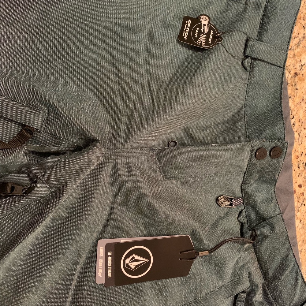 NWT Volcom Zip Tec Snow Pants